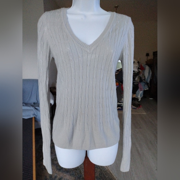 Pink Rose Gray Cable Knit V-Neck Sweater Small - Picture 3 of 16